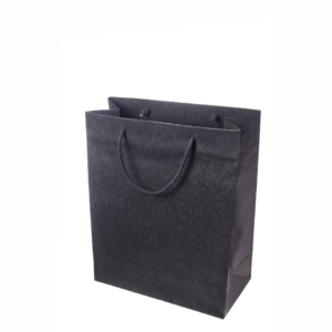Musta värvi, käsitööna valmistatud kotid